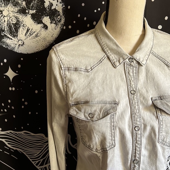 Western Style button up long sleeve shirt - Picture 2 of 9